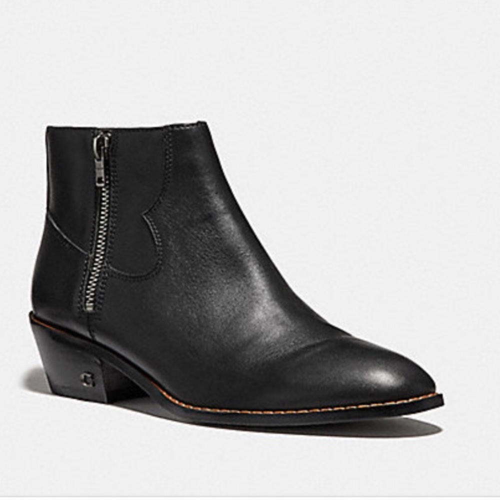 🆕 🎉HP🎊 LAST PAIR! Coach Dani Booties. Leather.